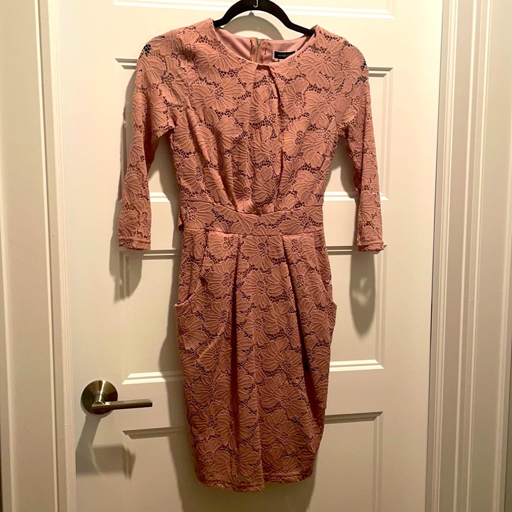 Well fitted lace dress, pink/nude color